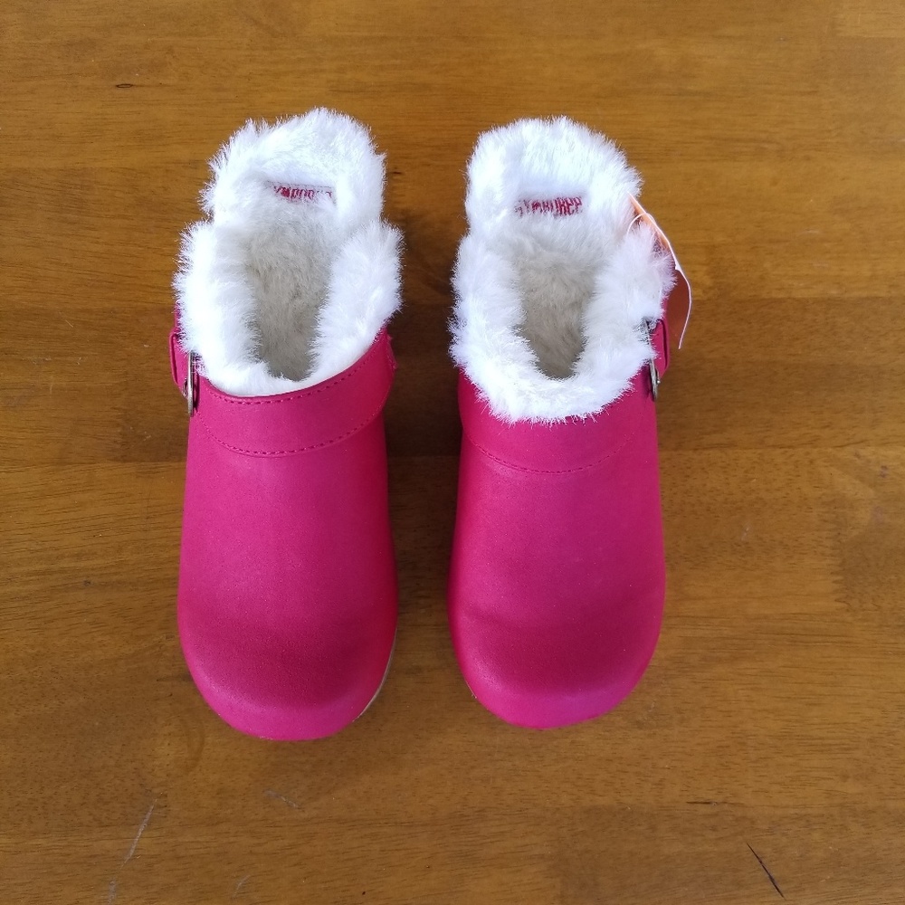 Gymboree clogs. NEW with Tag